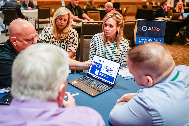 Several people in a b2b meeting at the FMI APGR conference